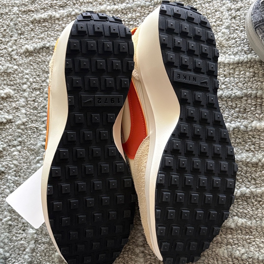 Women’s Nike Waffle Debut Vintage Sneakers NWT - Picture 4 of 5